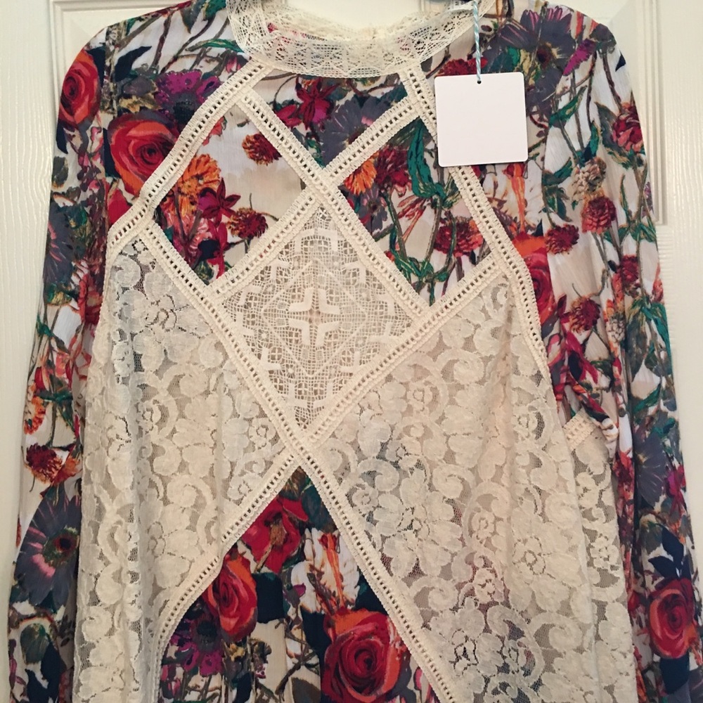 NWT Umgee Tunic Size Medium